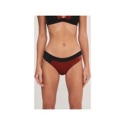 Be Intriguing Majtki. Czerwone majtki damskie Undress Code, s, z weluru. Za 130,00 zł.