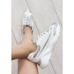 Białe Sneakersy Dauntlessly. Białe buty sportowe damskie Born2be, bez wzorów, sportowe. Za 89,99 zł.