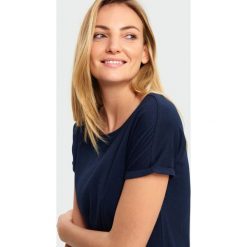 Klasyczny top. Bluzki damskie Greenpoint, bez wzorów, z bawełny, klasyczne, z klasycznym kołnierzykiem, bez rękawów. Za 44,99 zł.