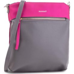 Torebka MONNARI - BAG3890-019 Grey With Fushia. Szare listonoszki damskie Monnari, na co dzień, bez wzorów, ze skóry ekologicznej, bez dodatków. W wyprzedaży za 109,00 zł.