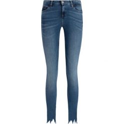 Jeansy Skinny Fit Tommy Jeans Nora DW0DW07410. Niebieskie jeansy damskie Tommy Jeans. W wyprzedaży za 259,00 zł.