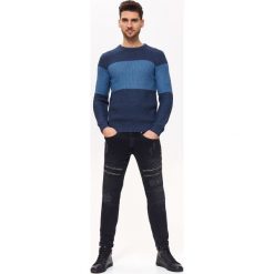 Sweter strukturalny. Niebieskie swetry męskie Top Secret, na lato, m, bez wzorów, z dzianiny, z okrągłym kołnierzem, bez kaptura. W wyprzedaży za 89,99 zł.
