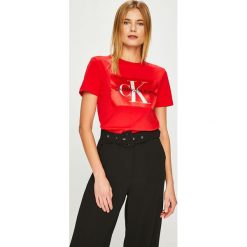 Calvin Klein Jeans - Top. Czerwone topy damskie marki Calvin Klein Jeans, l, z nadrukiem, z bawełny, z okrągłym kołnierzem. Za 229,90 zł.