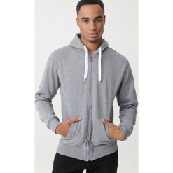 Jasnoszara Bluza Aspley. Szare bluzy męskie Born2be, s, bez wzorów, z kapturem, z długim rękawem, długie, bez kaptura. Za 79,99 zł.