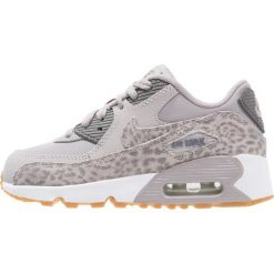 Nike Sportswear AIR MAX 90 SE Tenisówki i Trampki atmosphere grey/gunsmoke/white. Szare trampki chłopięce marki Nike Sportswear, z gumy. Za 339,00 zł.