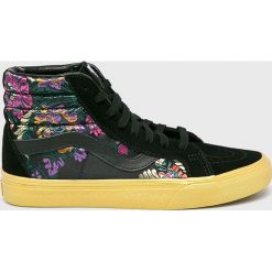 Vans - Trampki. Białe trampki i tenisówki damskie marki Vans, ze skóry, na sznurówki. W wyprzedaży za 349,90 zł.