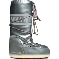 Buty MOON BOOT VINIL MET Srebrny|Szary. Szare śniegowce damskie marki Moon Boot, z syntetyku, eleganckie, bez zapięcia. W wyprzedaży za 336,00 zł.