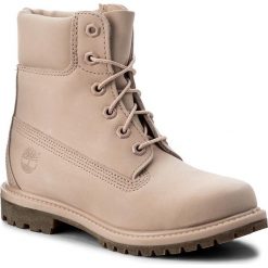 Trapery TIMBERLAND - 6 In Prem Mono TB0A1K3Z6621 Lt Pnk. Różowe trapery damskie Timberland, ze skóry, klasyczne, bez obcasa, bez zapięcia. W wyprzedaży za 539,00 zł.