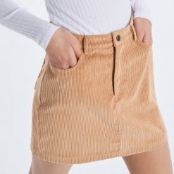 Sztruksowa spódnica mini - Żółty. Żółte spódniczki damskie Cropp, s, bez wzorów, ze sztruksu, mini. Za 69,99 zł.