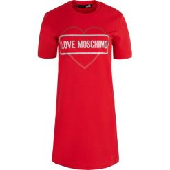 Sukienka Love Moschino. Czerwone kombinezony damskie Love Moschino, bez wzorów, z włoskim kołnierzykiem, bez rękawów. Za 439,00 zł.