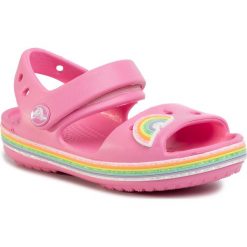 Sandały CROCS - Crocband Imagination Sandal Ps 206145 Pink Lemonade. Różowe sandały dziewczęce Crocs, z tworzywa sztucznego, bez zapięcia. Za 129,00 zł.