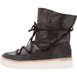 S.Oliver RED LABEL Botki black. Czarne botki damskie s.Oliver RED LABEL, z materiału, klasyczne. W wyprzedaży za 148,85 zł.