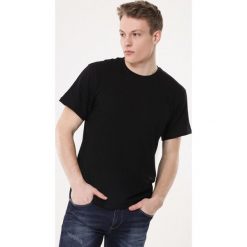 Czarna Koszulka Funny. Czarne koszulki męskie Born2be, xl, bez wzorów, z dzianiny, klasyczne, z okrągłym kołnierzem, z krótkim rękawem, krótkie. Za 24,99 zł.