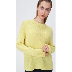 Sweter z wełną - Żółty. Żółte swetry damskie Sinsay, s, bez wzorów, z wełny, bez rękawów, bez kaptura. W wyprzedaży za 39,99 zł.