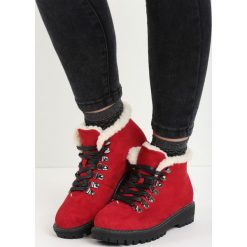 Czerwone Traperki Want Them. Czerwone buty zimowe damskie Born2be, z okrągłym noskiem, na płaskiej podeszwie. Za 109,99 zł.
