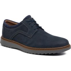 Półbuty CLARKS - Un Geo Lace 261367557 Navy Nubuck. Niebieskie półbuty męskie Clarks, na co dzień, bez wzorów, ze skóry, klasyczne, bez zapięcia. W wyprzedaży za 329,00 zł.