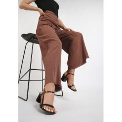 Czarne Sandały Amynope. Czarne sandały damskie Renee, w paski, eleganckie, bez obcasa, na obcasie, z paskami. Za 99,99 zł.