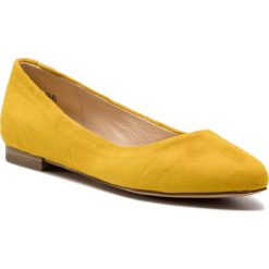 Baleriny CAPRICE - 9-22104-22 Yellow Suede 641. Żółte baleriny damskie Caprice, bez wzorów, z zamszu, bez obcasa. Za 239,90 zł.