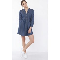 Sukienka casual koszulowa na guziki jeans - 36. Sukienki damskie e-margeritka.pl, bez wzorów, z poliesteru, casualowe, z długim rękawem, długie, bez kaptura. Za 159,99 zł.