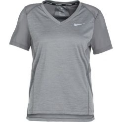 Nike Performance DRY MILER VNECK Tshirt basic gunsmoke/heather. Szare topy sportowe damskie marki Nike Performance, xs, z materiału. Za 129,00 zł.