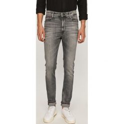 Tommy Jeans - Jeansy Simon. Szare jeansy męskie Tommy Jeans, bez wzorów. Za 579,90 zł.