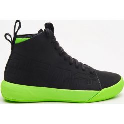Skórzane sneakersy z neonową podeszwą - Czarny. Czarne sneakersy męskie Cropp, bez zapięcia. W wyprzedaży za 89,99 zł.