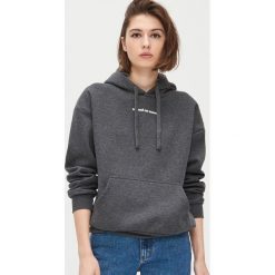 Bluza basic z kapturem - Szary. Szare bluzy damskie Cropp, s, bez wzorów, bez rękawów, z kapturem. Za 79,99 zł.