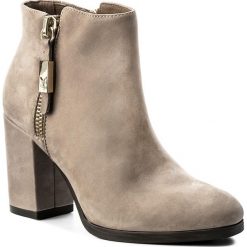 Botki CAPRICE - 9-25328-29 Sand Nubuc 364. Brązowe buty zimowe damskie marki Caprice, z materiału. W wyprzedaży za 269,00 zł.