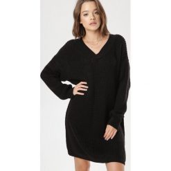 Czarny Sweter Ephethyia. Czarne swetry damskie Born2be, uniwersalny, bez wzorów, bez rękawów, bez kaptura. Za 109,99 zł.