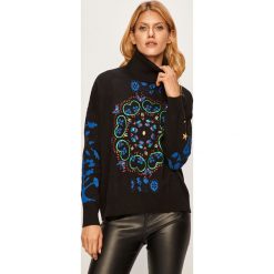 Desigual - Sweter. Czarne swetry damskie Desigual, s, z aplikacjami, z bawełny, bez rękawów, bez kaptura. W wyprzedaży za 199,90 zł.