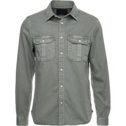 Koszule męskie na spinki: Scotch & Soda OVERSIZED WORKWEAR WITH HEAVY WASH AND SOFT Koszula military green