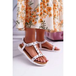 Damskie Sandały Białe Lu Boo z Ćwiekami Mariachi. Białe sandały damskie Tagless, w paski, bez obcasa, z paskami. Za 59,00 zł.