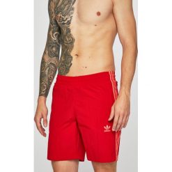 Adidas Originals - Kąpielówki. Czerwone kąpielówki męskie adidas Originals, s, bez wzorów, z poliesteru. W wyprzedaży za 119,90 zł.