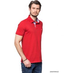 KOSZULKA POLO czerwona z wykończeniem jeansowym. Czerwone koszulki męskie Pakamera, m, bez wzorów, z bawełny, bez rękawów. Za 149,00 zł.