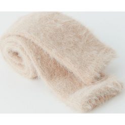 Długie skarpetki ze sztucznego futerka. Zielone skarpetki damskie marki Pull&Bear. Za 24,90 zł.