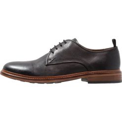 Shoe The Bear NATE Eleganckie buty black. Czarne buty wizytowe męskie marki Shoe The Bear, ze skóry, na sznurówki. Za 629,00 zł.