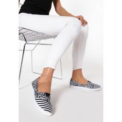 Czarne Slip On Cosy Glitter. Czarne trampki i tenisówki damskie Born2be, bez wzorów, bez zapięcia. W wyprzedaży za 19,99 zł.