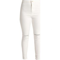 Boyfriendy damskie: Missguided Petite VICE HIGH WAISTED KNEE SLASH Jeans Skinny Fit white