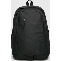 Nike Sportswear - Plecak. Czarne plecaki męskie marki Nike Sportswear, w paski, z poliesteru. W wyprzedaży za 99,90 zł.