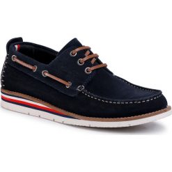 Półbuty TOMMY HILFIGER - Suede Hilfiger Boatshoe FM0FM02737 Desert Sky DW5. Niebieskie półbuty męskie TOMMY HILFIGER, na co dzień, bez wzorów, ze skóry, eleganckie, bez zapięcia. Za 579,00 zł.