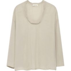 Koszulka w kolorze kremowym. Białe bluzki damskie American Vintage, s, z okrągłym kołnierzem, z długim rękawem. W wyprzedaży za 142,95 zł.