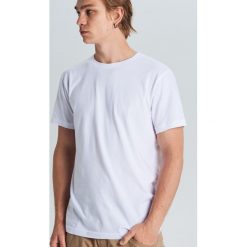 Koszulka basic - Biały. Białe koszulki męskie Cropp, s, bez wzorów, bez kołnierzyka, bez rękawów. Za 24,99 zł.