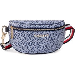 Saszetka nerka TOMMY HILFIGER - Iconic Tommy Bumbag Monogram AW0AW07947 C7H. Niebieskie nerki damskie TOMMY HILFIGER, bez wzorów, ze skóry ekologicznej, bez dodatków. W wyprzedaży za 399,00 zł.
