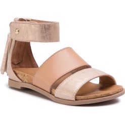 Sandały UGG - K Marabel 1092382K K/RGL. Żółte sandały dziewczęce Ugg, ze skóry ekologicznej, bez zapięcia. W wyprzedaży za 209,00 zł.