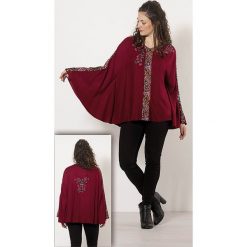 Ponczo w kolorze czerwonym. Czerwone poncza damskie Coline, s, z wiskozy. W wyprzedaży za 69,95 zł.