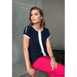 Damska Dzianinowa Bluzka Krótki Rękaw Granat. Bluzki damskie Pakamera, bez wzorów, z wiskozy, eleganckie, bez kołnierzyka, z krótkim rękawem. Za 259,00 zł.