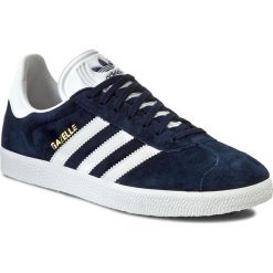 Buty adidas - Gazelle BB5478 Conavy/White/Goldmt. Niebieskie półbuty damskie Adidas, w paski, z zamszu, bez obcasa, na płaskiej podeszwie, z paskami. Za 399,00 zł.