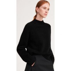 Sweter z wełną i moherem - Czarny. Czarne swetry damskie Reserved, s, bez wzorów, z wełny, bez rękawów, bez kaptura. Za 239,99 zł.