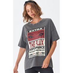 T-shirt oversize z nadrukiem - Czarny. Czarne t-shirty damskie House, s, z nadrukiem, bez kołnierzyka. Za 39,99 zł.