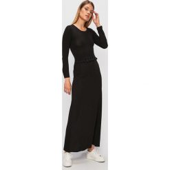 Answear - Sukienka. Czarne sukienki damskie ANSWEAR, na co dzień, s, bez wzorów, z elastanu, casualowe, z okrągłym kołnierzem, z długim rękawem, długie, maxi, rozkloszowane. W wyprzedaży za 79,90 zł.